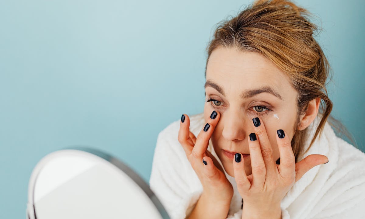 Retinol alternative eye care routine and under eye application