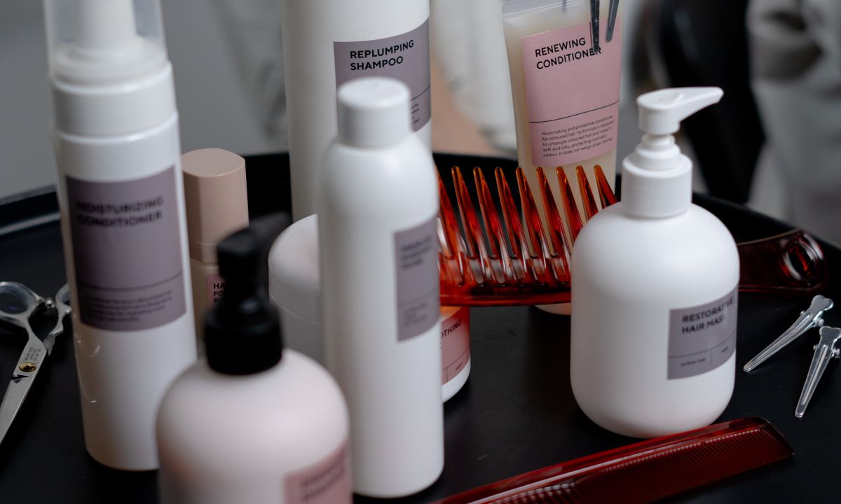 Leave in treatment product set for hair styling and care