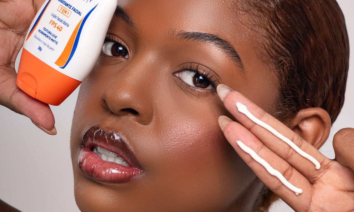 Sunscreen cream facial application for SPF skincare products